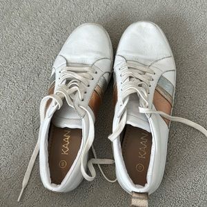 Kaanas sneakers size 8!